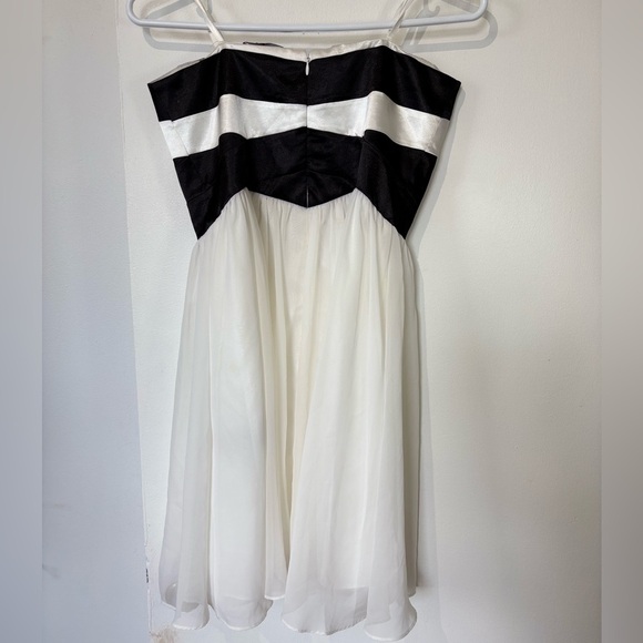 🎉4/30$🎉 Le Château Black & White Chiffon Party Dress - Size S - Picture 4 of 5
